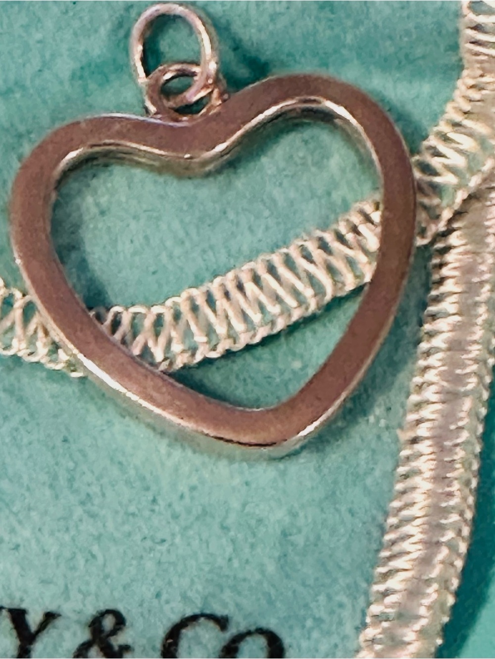TIFFANY LARGE OPEN HEART STERLING SLIVER PENDANT. DIMENSIONS OF INCH BY INC INCH - Picture 7 of 8